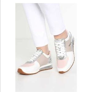 ♥️Michael Kors Allie Wrap Trainer♥️